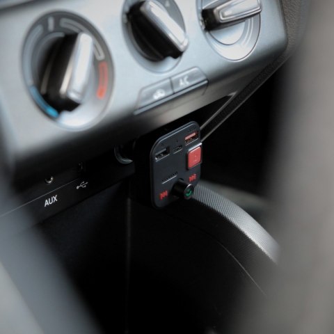 SAVIO TR-15 TRANSMITER FM Z WYŚWIETLACZEM, BLUETOOTH I ŁADOWARKĄ PD USB-C USB-A QUICK CHARGE, BASS BOOST