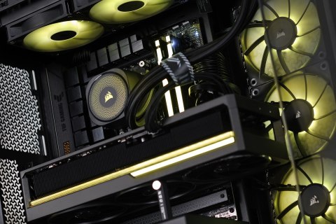 Actina iCUE 9800X3D/32GB/2TB/RX9070XT/850WW