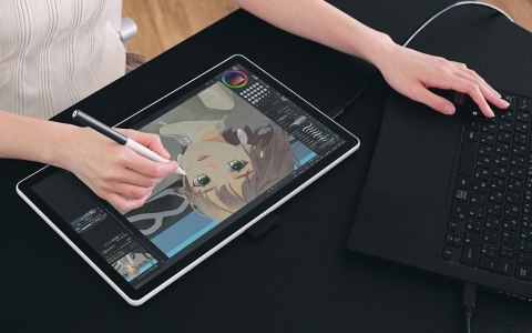 Tablet graficzny Wacom One 14 - ekranowy tablet graficzny z piórkiem Wacom One Standard Pen i kablem USB-C