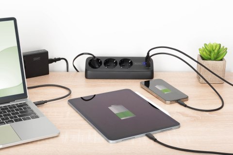 Digitus 3-drożna biurowa listwa zasilająca z 2 złączami USB-A i 1 złączem USB-C, czarna