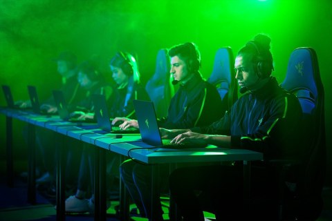 Zestaw słuchawkowy Razer Esports BlackShark V2 Pro Bezprzewodowy mikrofon nauszny Redukcja szumów Bezprzewodowy czarny
