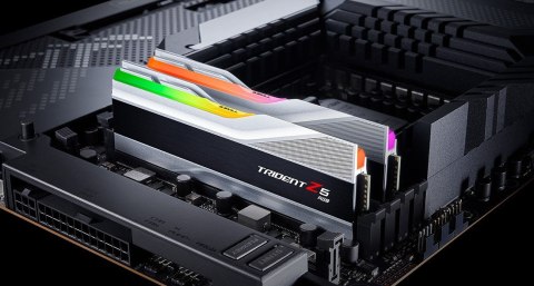 G.SKILL 32GB zestaw DDR5 5600 CL28 Trident Z5 RGB srebrny